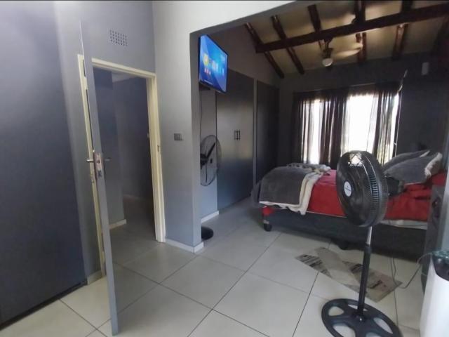 4 Bedroom House For Sale in Brackendowns