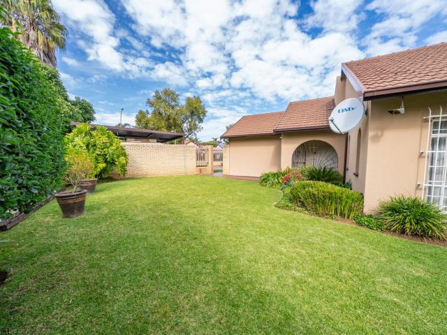 4 Bedroom House For Sale in Brackendowns