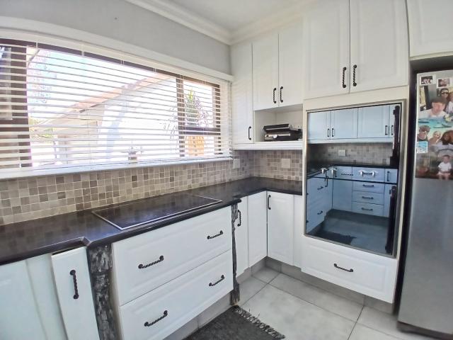 4 Bedroom House For Sale in Brackenhurst