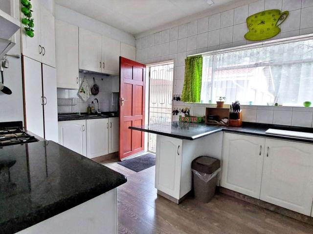4 Bedroom House For Sale in Brackenhurst