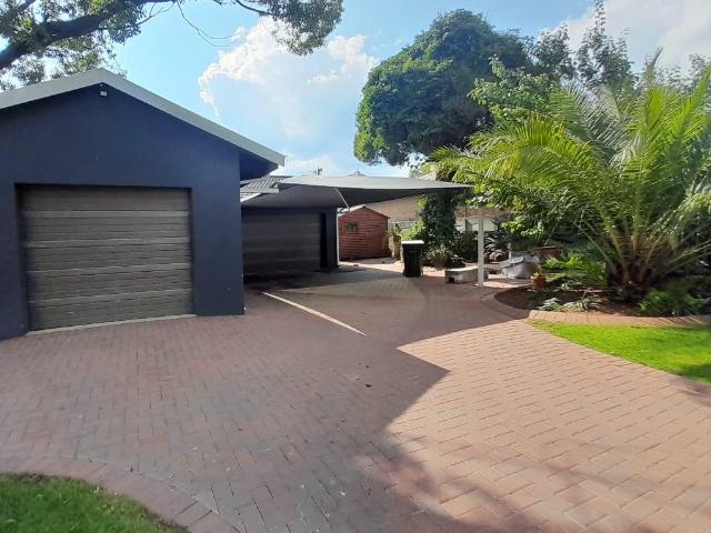 4 Bedroom House For Sale in Brackenhurst