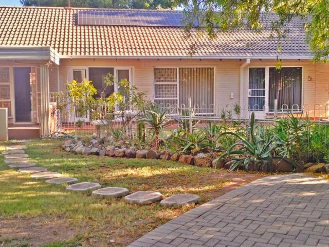 12 Bedroom House For Sale in Brandwag