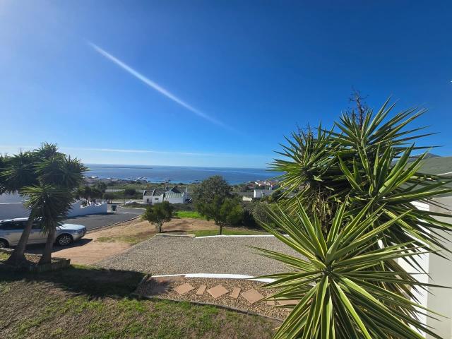 4 Bedroom House For Sale in Britannica Heights