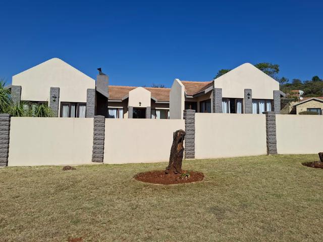 4 Bedroom House For Sale in Buffelspoort Eco Estate