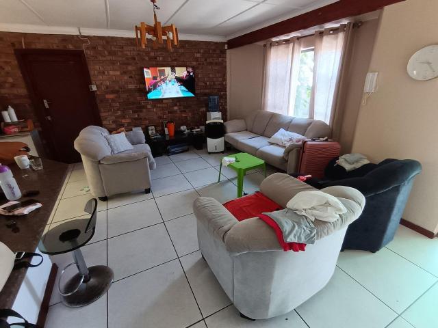 4 Bedroom House For Sale in Gonubie