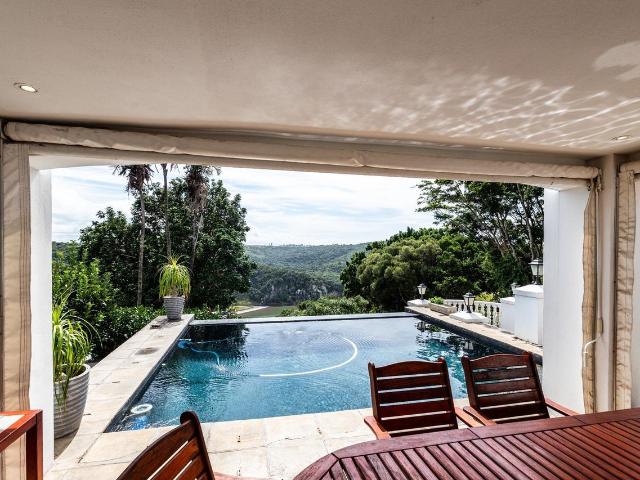 4 Bedroom House For Sale in Gonubie