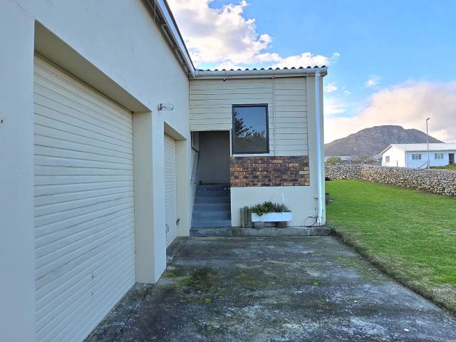 4 Bedroom House For Sale in Gansbaai Central