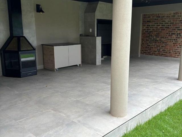 4 Bedroom House For Sale in Garsfontein