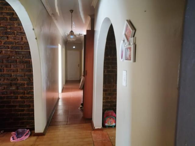4 Bedroom House For Sale in Geelhoutpark