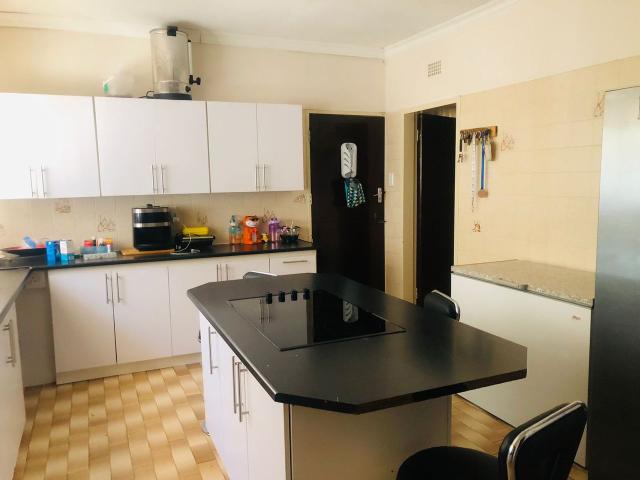 4 Bedroom House For Sale in Geelhoutpark