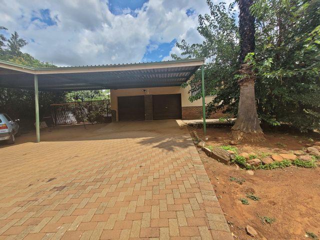 4 Bedroom House For Sale in Generaal De Wet