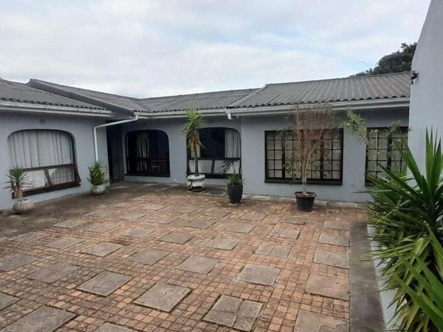 4 Bedroom house for sale in George South