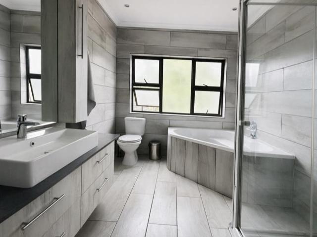 4 Bedroom House For Sale in Glen Marais