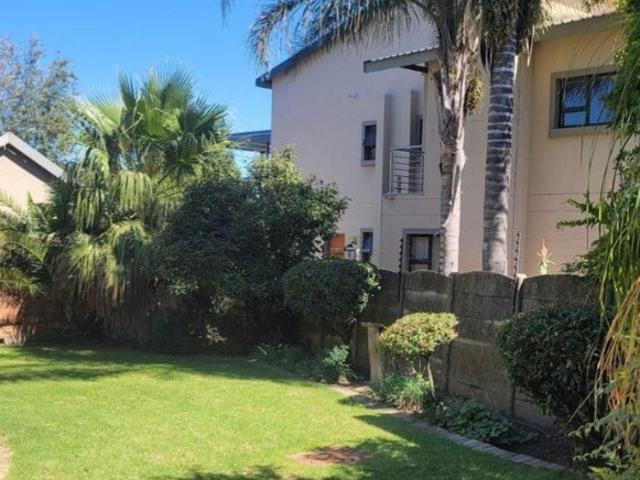 4 Bedroom House For Sale in Glen Marais