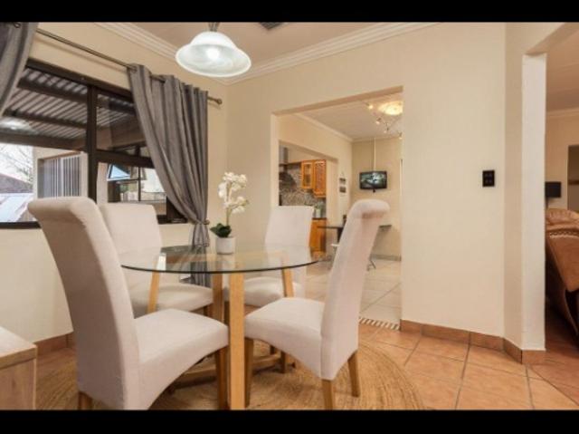 4 Bedroom House For Sale in Glenvista