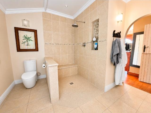 4 Bedroom House For Sale in Glenvista