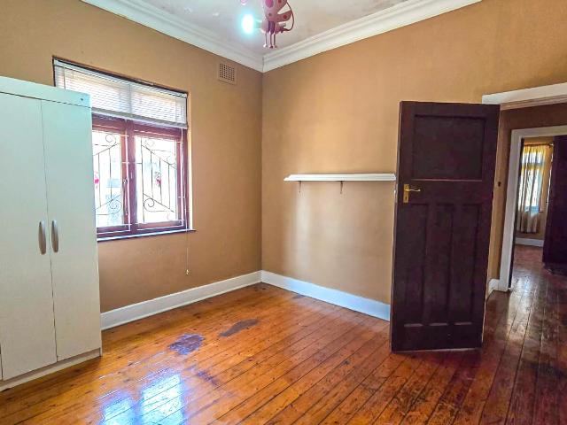 4 Bedroom House For Sale in Glenwood