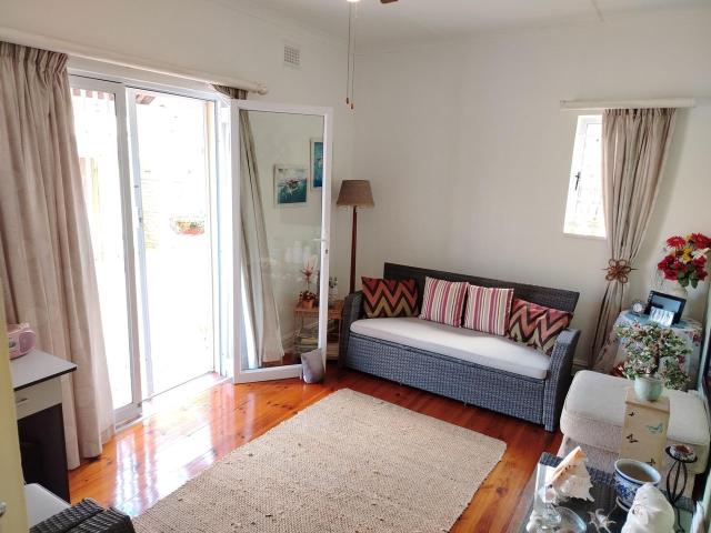 4 Bedroom House For Sale in Glenwood