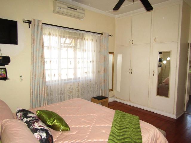 4 Bedroom House For Sale in Glenwood