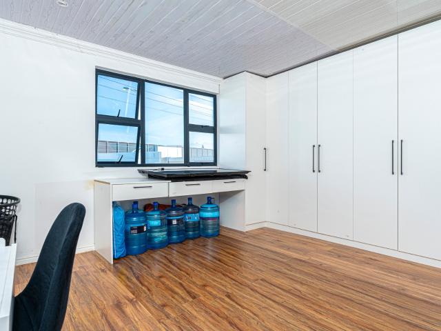 4 Bedroom House For Sale in Grassy Park