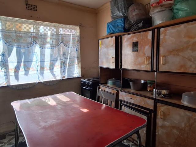 4 Bedroom House For Sale in Grassy Park