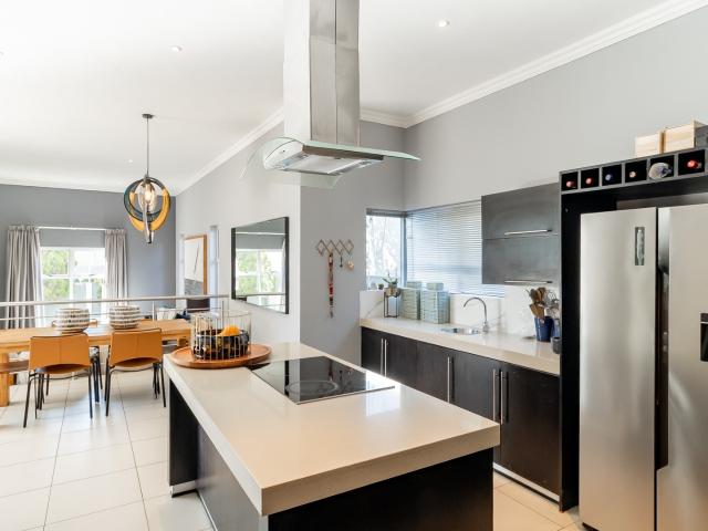 4 Bedroom House For Sale in Greenstone Hill
