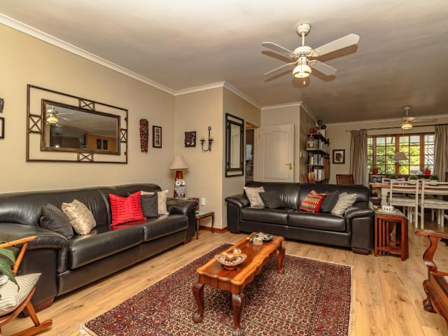 4 Bedroom House For Sale in Groenvallei