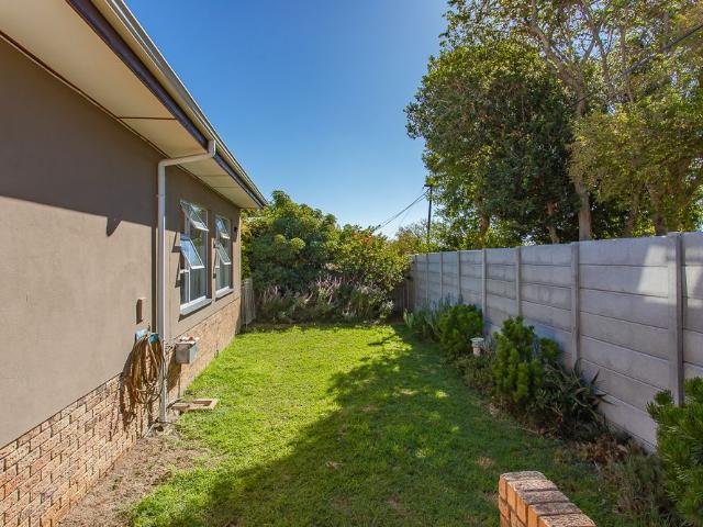 4 Bedroom House For Sale in Groenvlei
