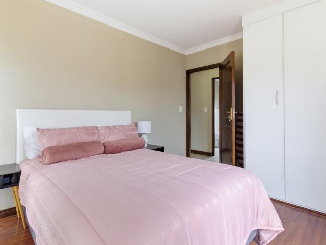 4 Bedroom House For Sale in Douglasdale