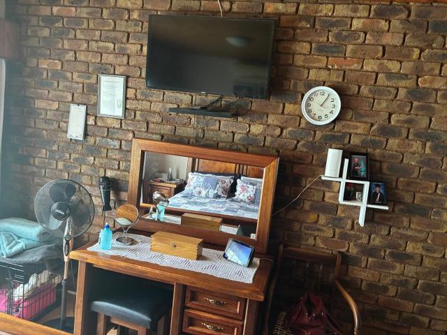 4 Bedroom House For Sale in Dorandia