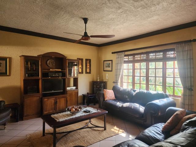 4 Bedroom House For Sale in Doringkruin