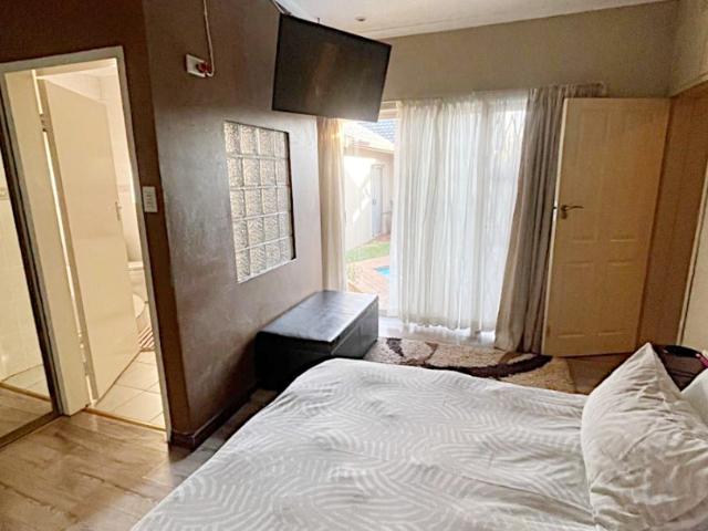 4 Bedroom House For Sale in Dawnview