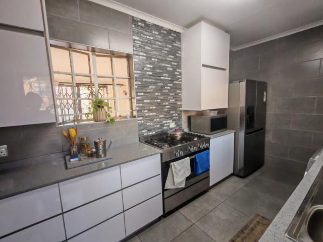 4 Bedroom House For Sale in Dalpark