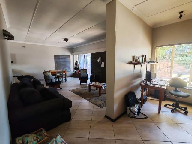 4 Bedroom House For Sale in Dan Pienaar