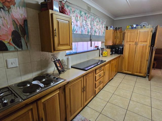 4 Bedroom House For Sale in Dan Pienaar