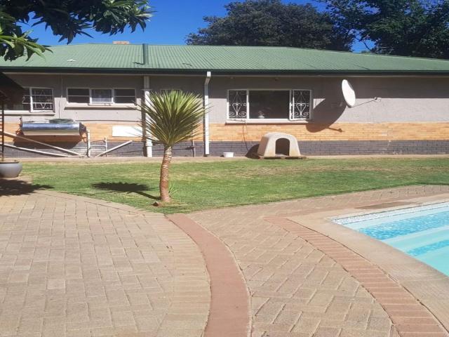 4 Bedroom house for sale in Dan Pienaar, Bloemfontein