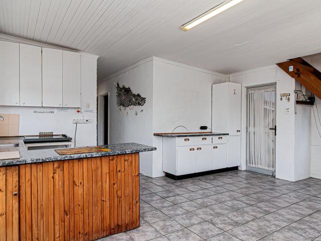 4 Bedroom House For Sale in De Kelders