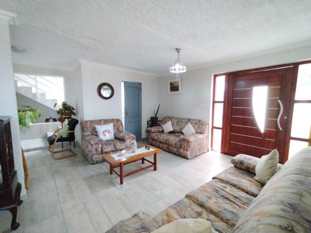 4 Bedroom House For Sale in De Kelders