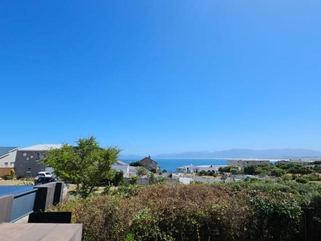 4 Bedroom house for sale in De Kelders, Gansbaai