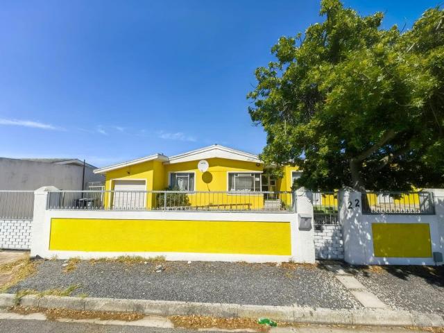4 Bedroom House For Sale in De Kuilen