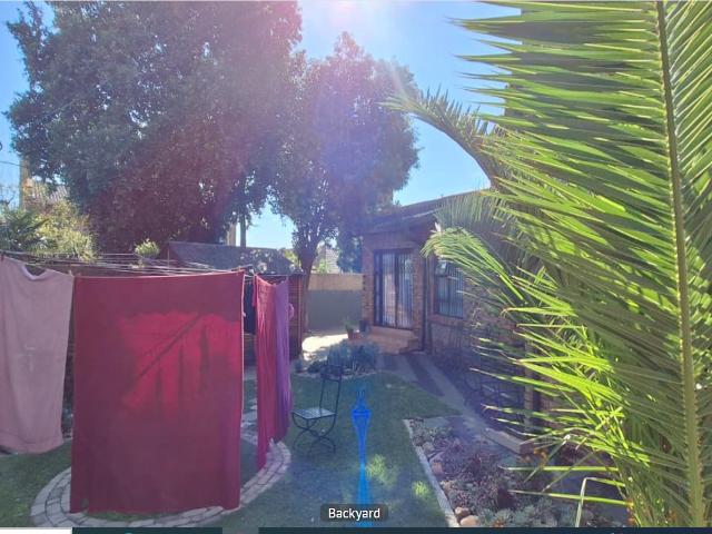 4 Bedroom House For Sale in Diepkloof