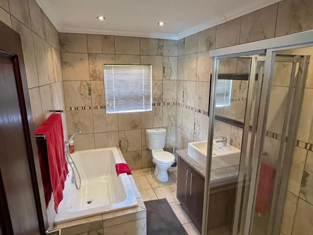 4 Bedroom house for sale in Emfuleni Golf Estate, Vanderbijlpark