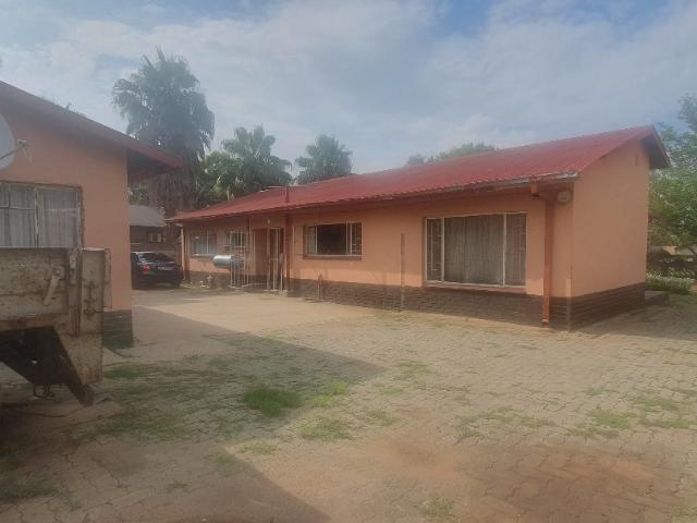 4 Bedroom House For Sale in East Lynne