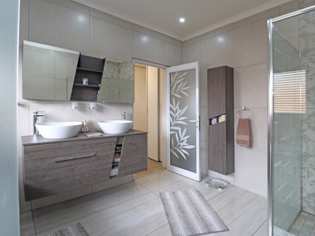 4 Bedroom House For Sale in Edelweiss