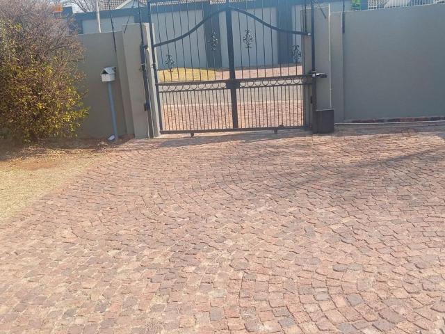 4 Bedroom house for sale in Edendale, Edenvale