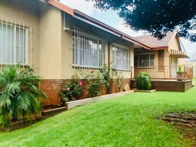 4 Bedroom House For Sale in Edleen