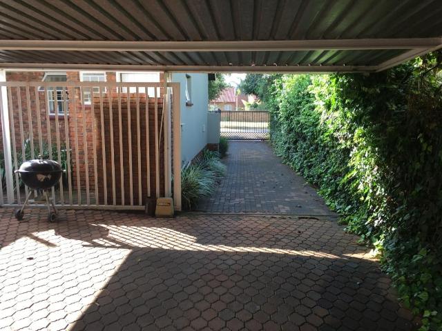 4 Bedroom house for sale in Eldoraigne, Centurion