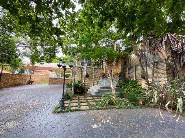 4 Bedroom House For Sale in Erasmuskloof
