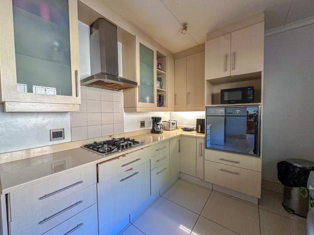 4 Bedroom House For Sale in Erin Go Braght
