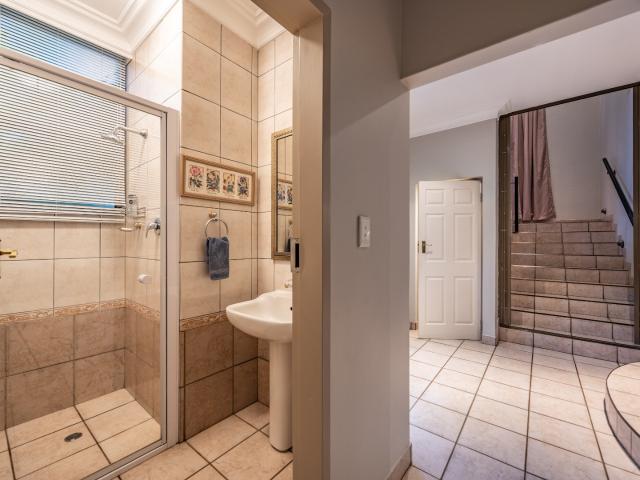 4 Bedroom House For Sale in Faerie Glen